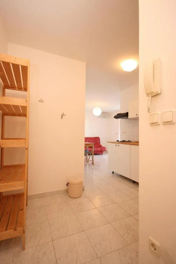 Apartments With A Parking Space Mandre, Pag - 6405 Kolan