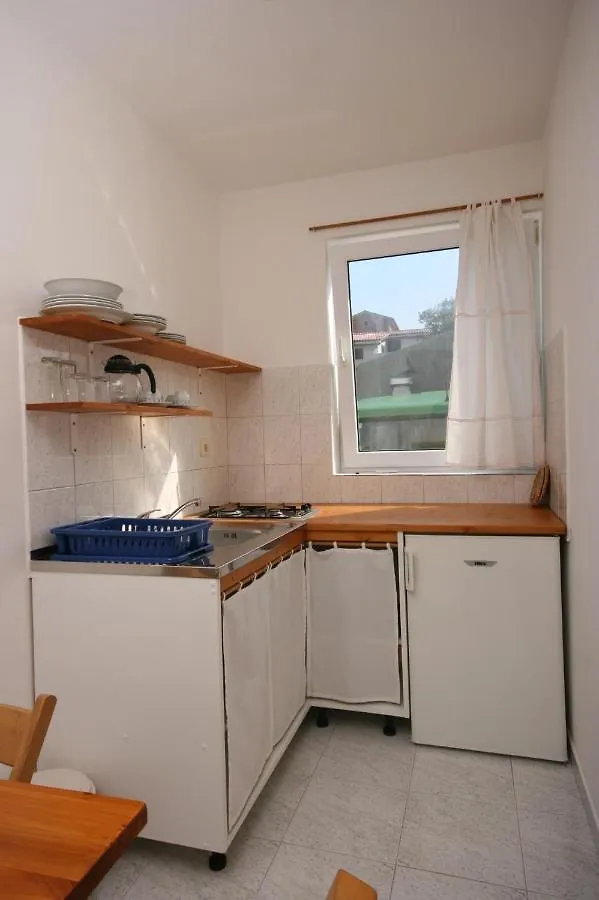 Apartments With A Parking Space Mandre, Pag - 6405 Kolan