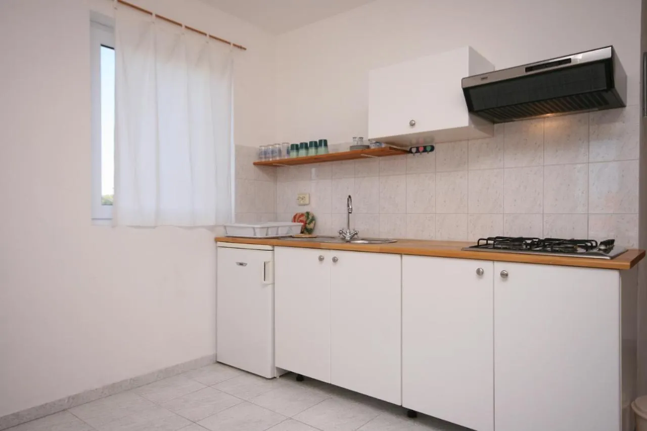 Apartments With A Parking Space Mandre, Pag - 6405 Kolan