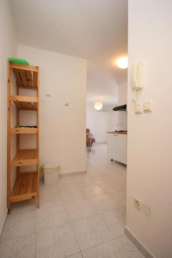 Apartments With A Parking Space Mandre, Pag - 6405 Kolan