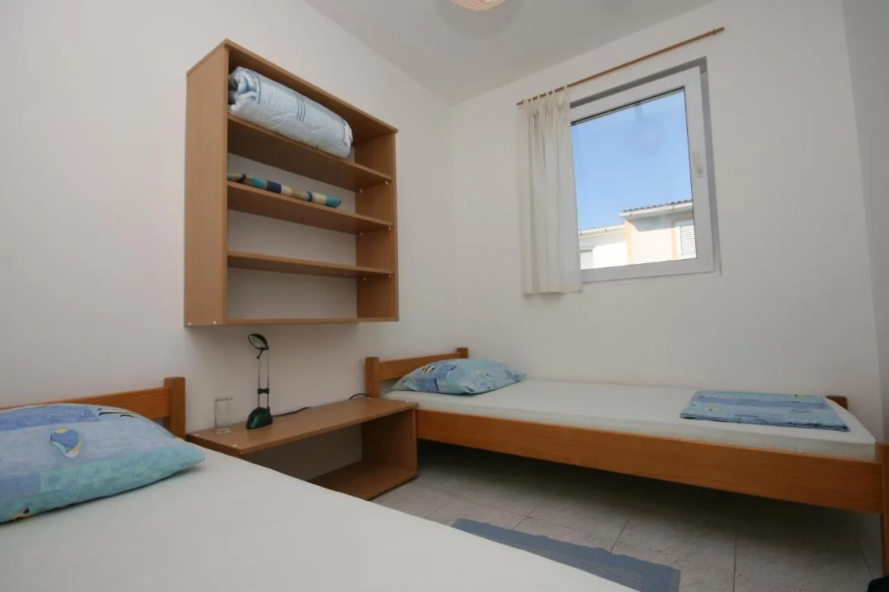 Apartments With A Parking Space Mandre, Pag - 6405 Kolan 0*,