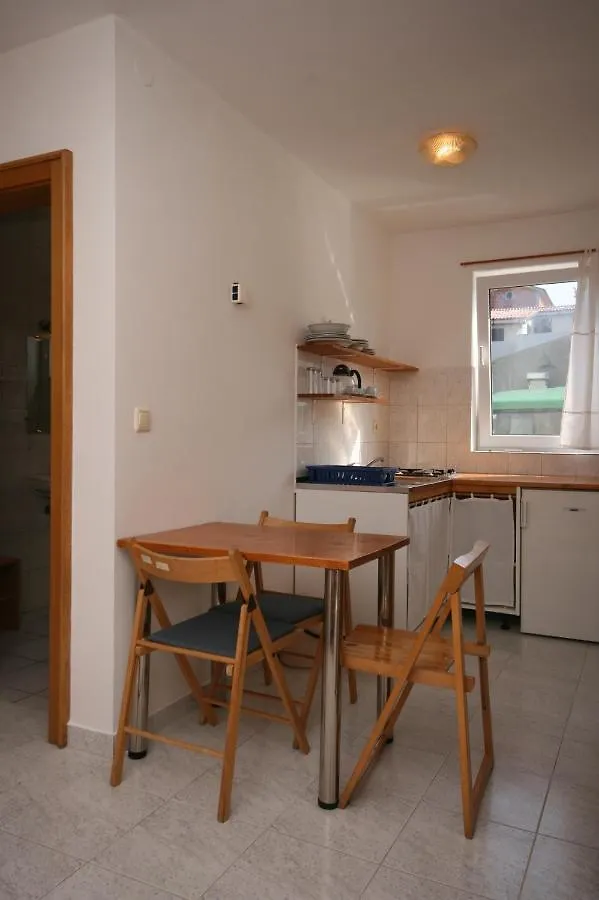 Apartments With A Parking Space Mandre, Pag - 6405 Kolan