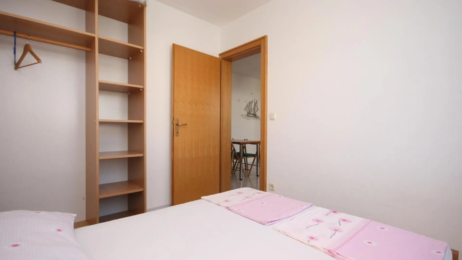 Apartments With A Parking Space Mandre, Pag - 6405 Kolan 0*,  Kroatien