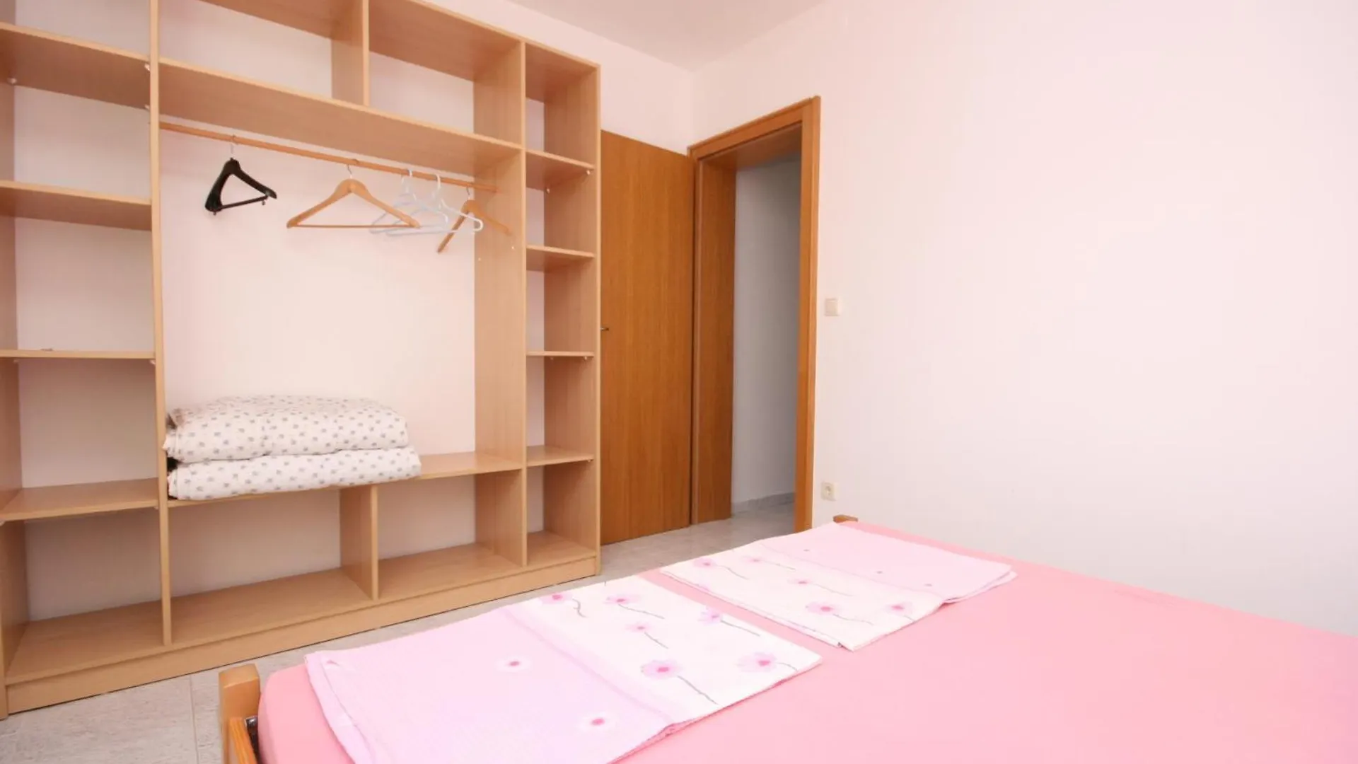 Apartments With A Parking Space Mandre, Pag - 6405 Kolan